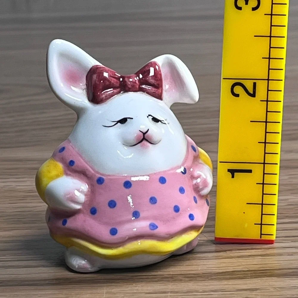 VTG Chubby Bunny Salt Shaker‎ Ceramic Pink Polka Dot Easter Cottage Decor
